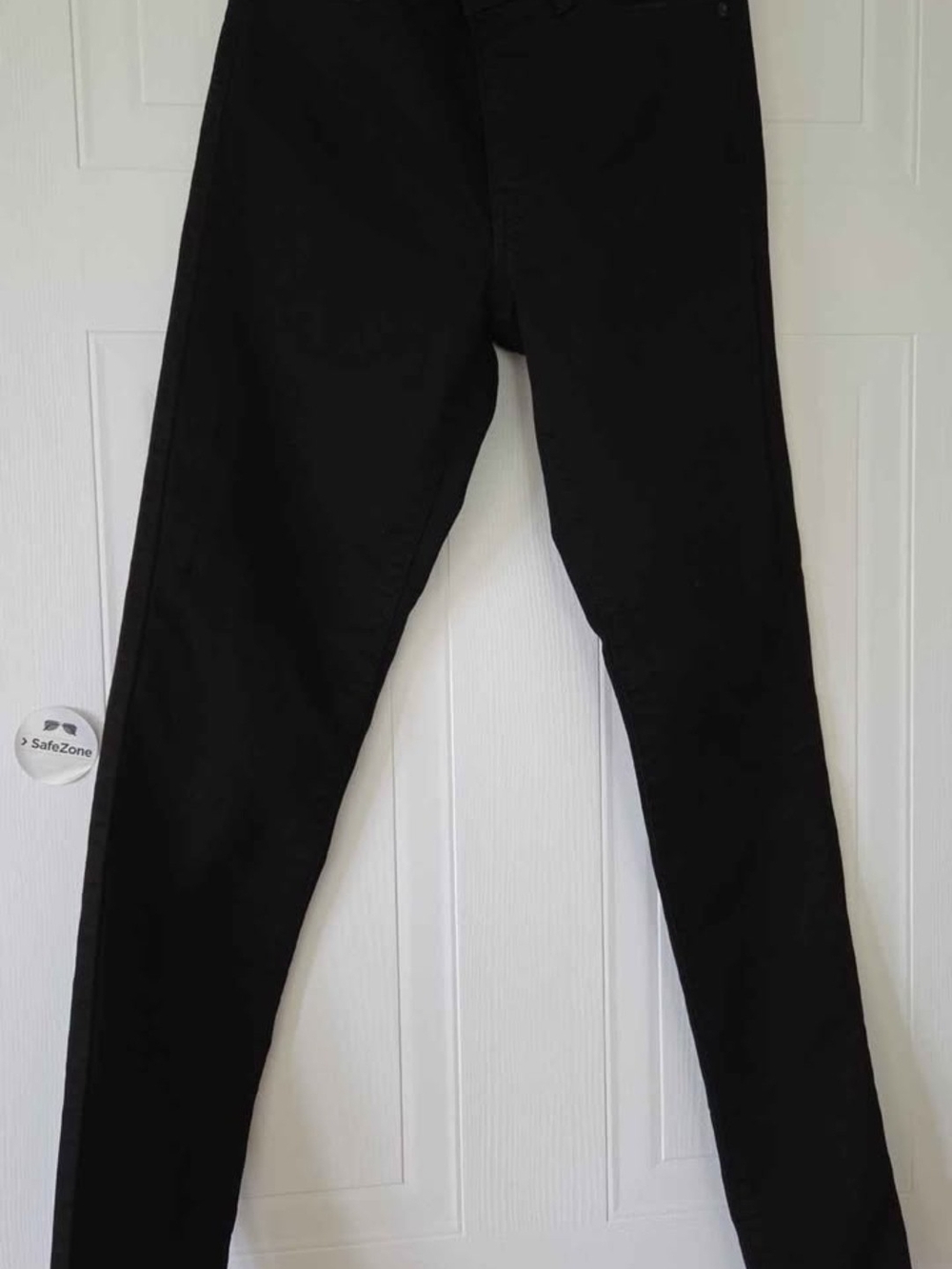 Levi's Black Denim Jeans with Subtle Logo Patch
